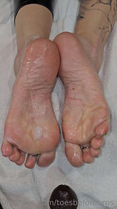 After the feet in face handjob I wanted to cum on @solesmadv.. 6