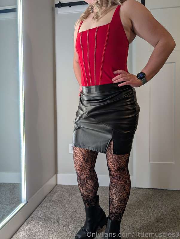 Good morning!I hope you like the Red and Black combo!xo