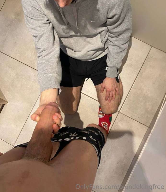 😍 Just look at this🤤He Has The He Has The BIGGEST TWINK COCK.. 3