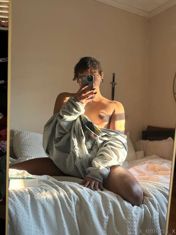 Wishing this was you, bulging in my throat. 🤤 2