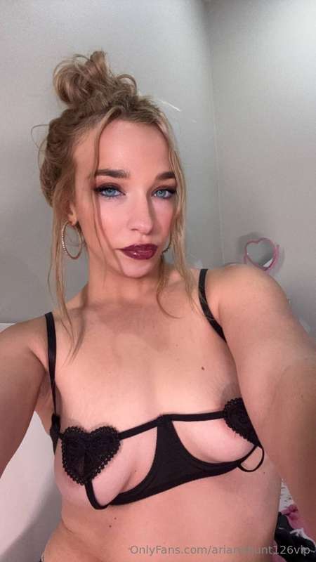 HORNY AND WISHING YOU WERE INSIDE ME 😻