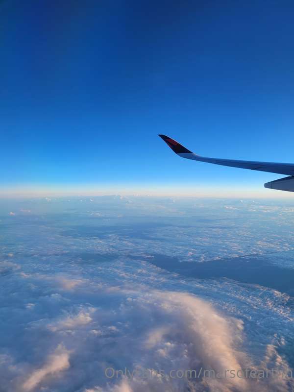 Who here likes plane selfies?? 6