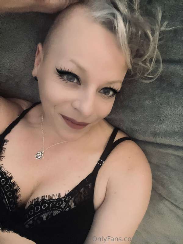 have the best day 🖤💋 2
