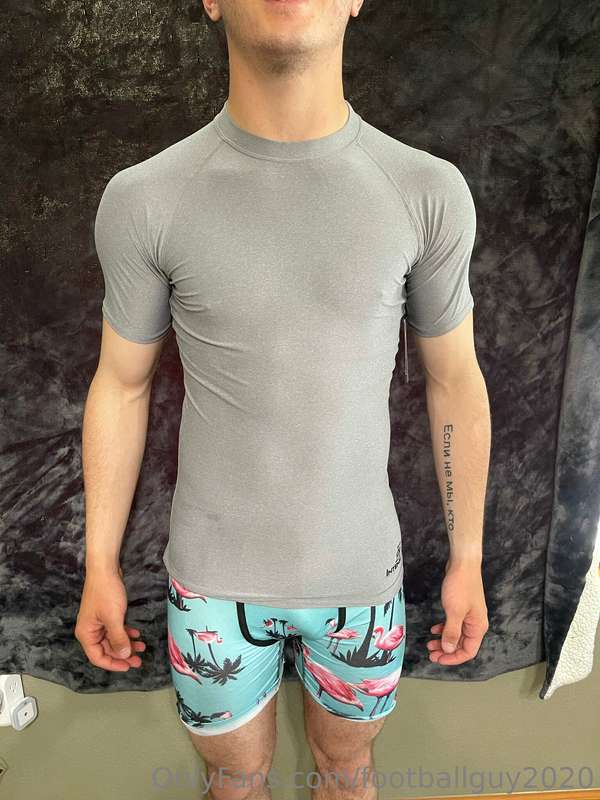 Does this tight shirt look good on me? 6