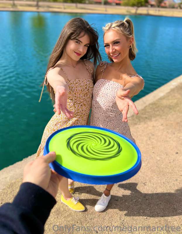 I just sent our GFE threesome to your DM babe!! 🥰 We spoil y.. 1