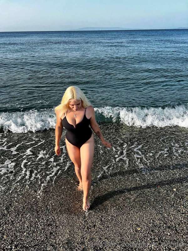 The sea is my place of strength 🤍 2