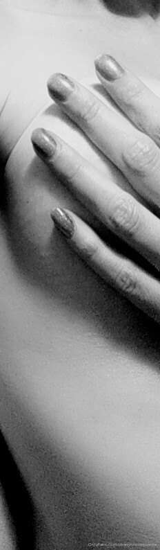 Maybe it's time to change nail color..💙💗💜