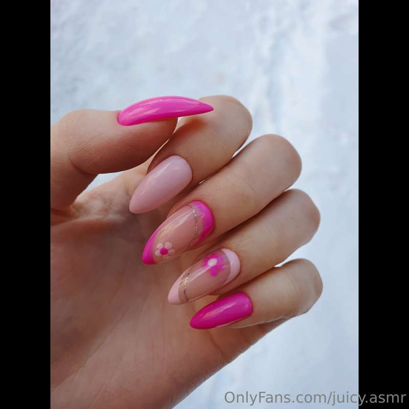 Closer view of my new nails, pink is so beautiful 🌸💕