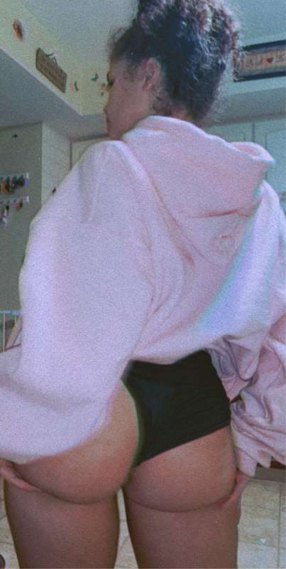 Welcome all my new subs😘😘 cute booty pic for you❤️