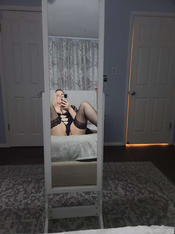 One of my kinks is fucking with heels on 🤫 6
