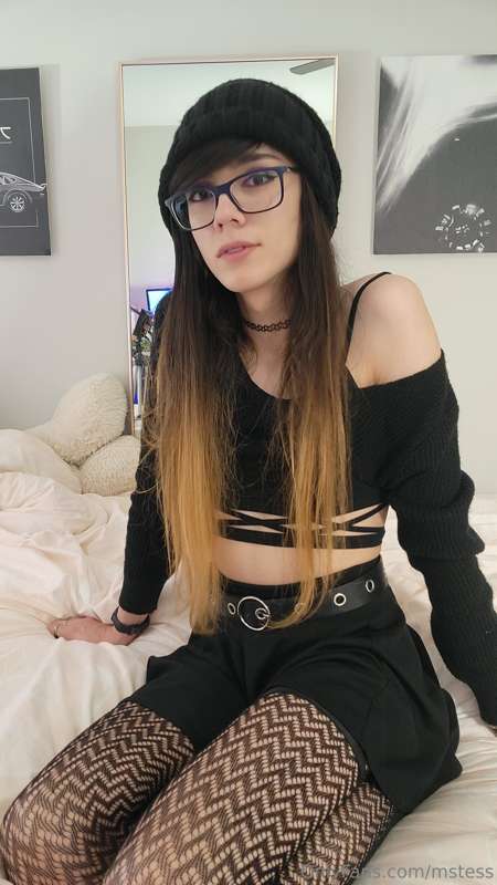 Just your dorky horny goth girl 👉👈 7