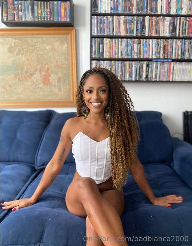 Real enchantress @vitoriaxo is the goddess of exclusive cont..