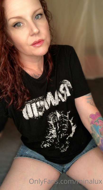 Listening to some Rancid on a Thursday afternoon , what are .. 6