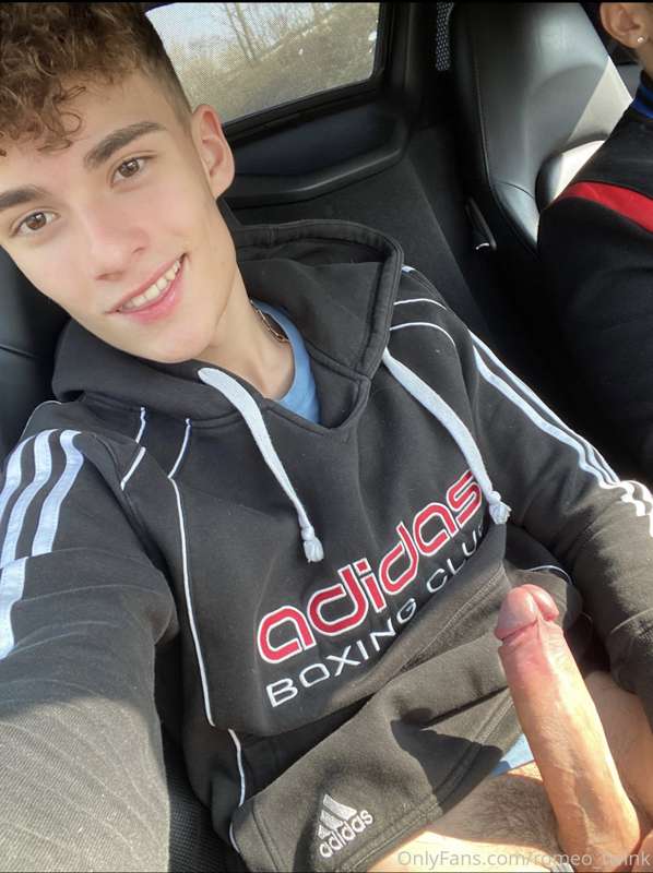 horny in the car🥵 @valentinoboy 2