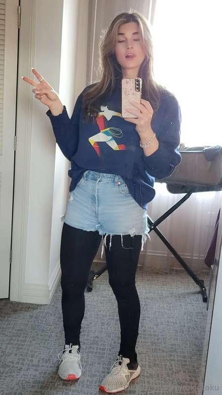 Repping some Wonder Woman vibes this cozy gray Saturday ✨️ W..