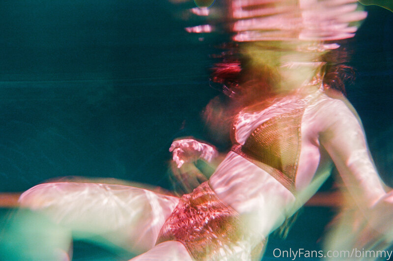 UNDERWATER - 28 PHOTOS

We're going in, folks. IN THE WATER... 16