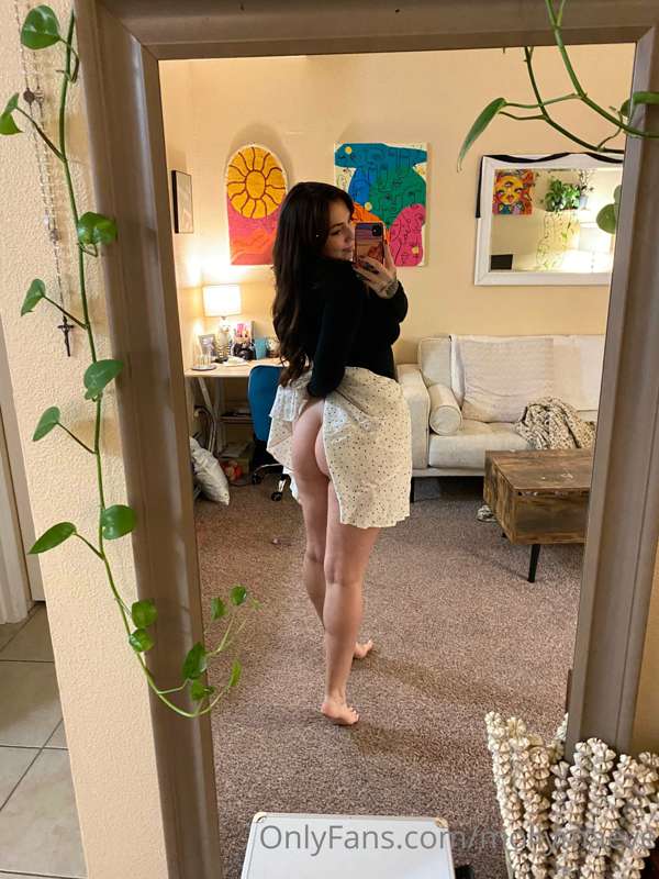 I got plenty hiding under my turtleneck & long skirt 😜 1