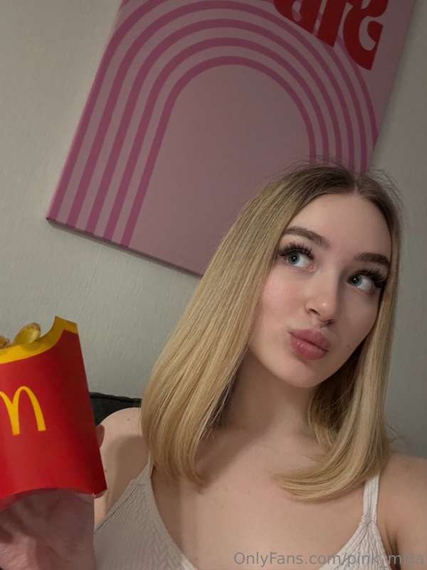 The burger is hot and flavorful, and I'm witty and playful.🥰..