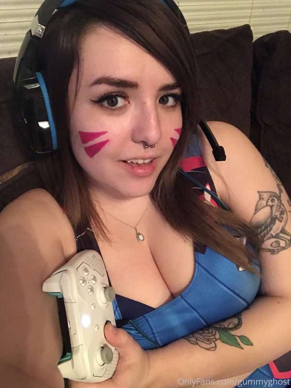 D.Va gamer girl cosplay! Come play with me 😘 1