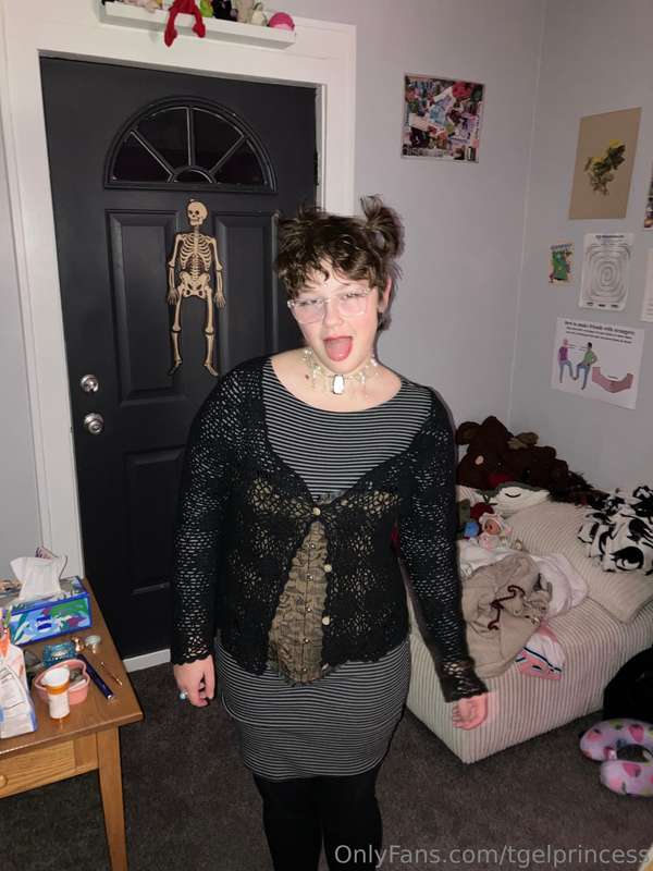 Hi I dressed up purty last night :3  4