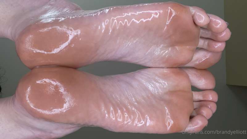 Oiled Soles Only Blue Toes

Just holding my oiled soles to t..