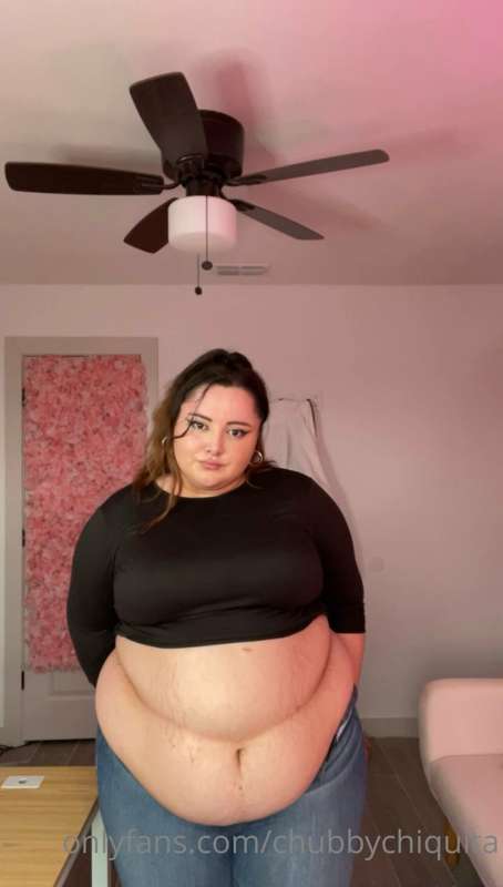 tryin on a few outfits! half the vid is me struggling to get.. 3