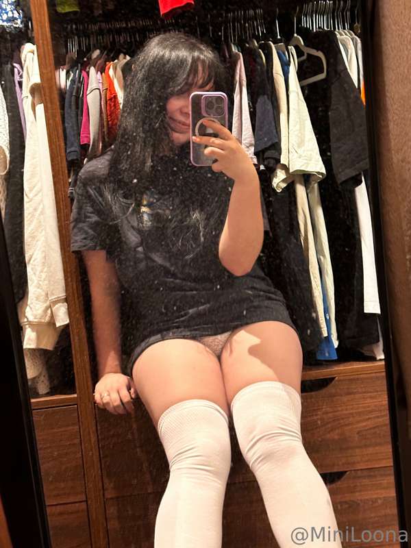 Swipe to see my cute pics in thighhighs😇 1