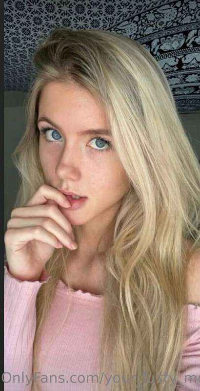 Innocent blonde made a super dirty OF 👅 she just lost her vi..