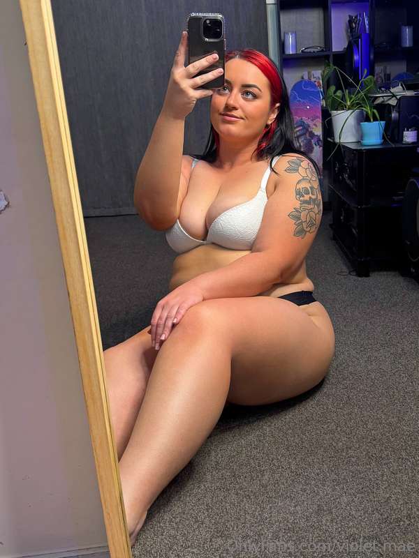 happy hump day 😚 getting ready for work<3