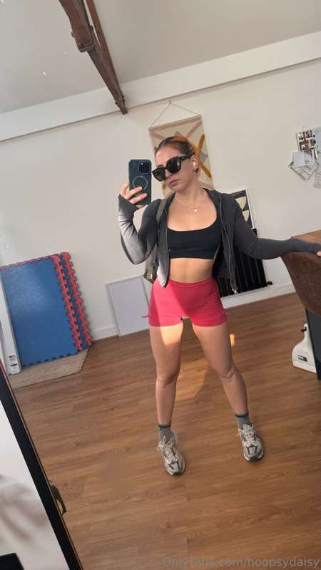 Felt really cute with my sunnies on 😘❤️👄