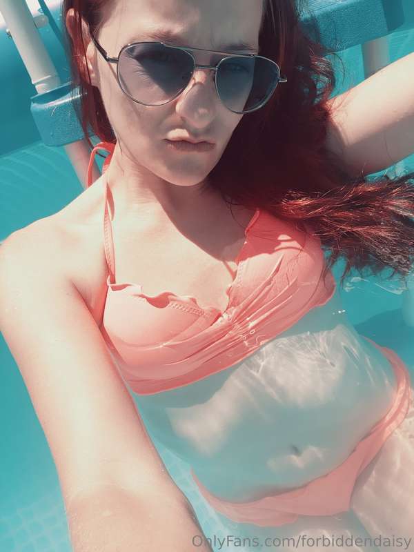 Cum get wet with me 😜💦😘 2