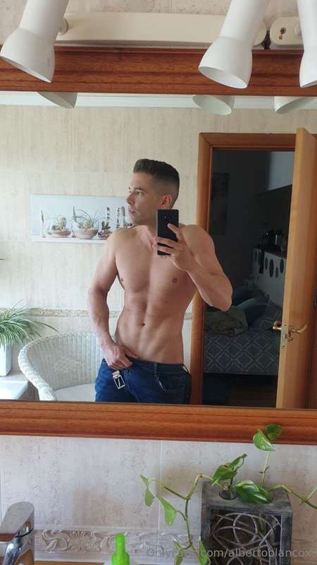 Que te parece mi cuerpo?? 🙈😜

What do you think of my body? .. 4