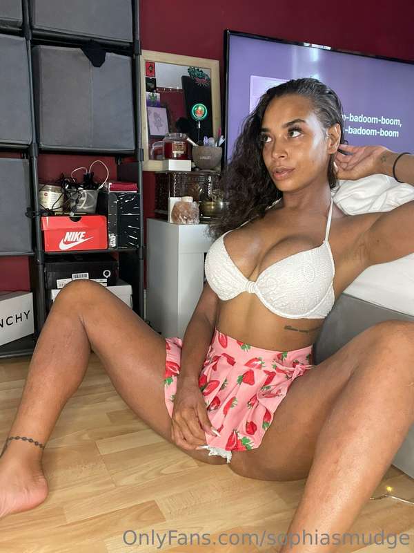 What time shall I send out my new dildo fuck video? 🤭 2