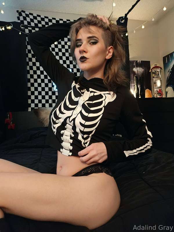 Emo girls are always in season 😜