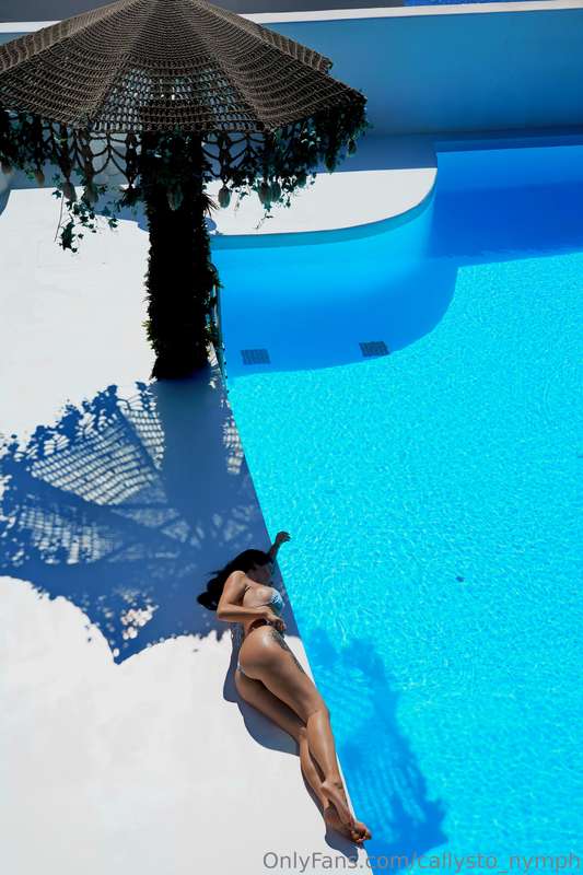 I remember warm days by the pool with pleasure...what refres..