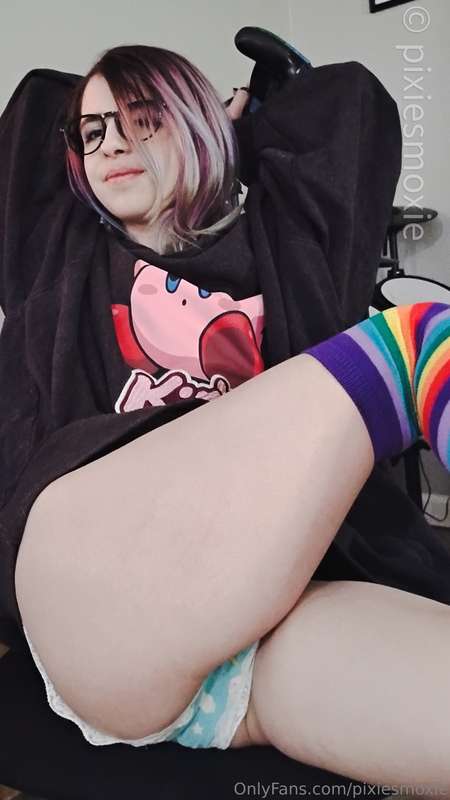  Need a player 2 for... things 😏 Are you game? 🕹️ #emo #nerd.. 7