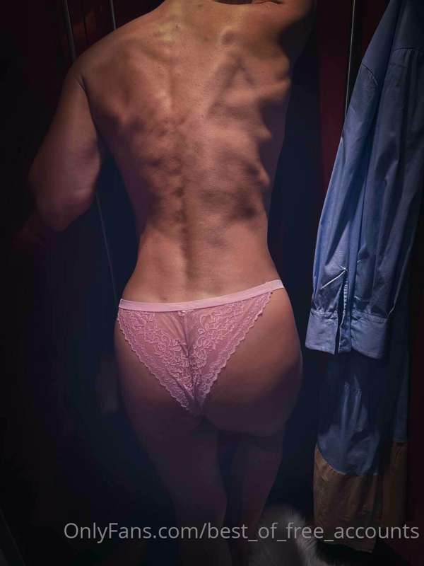 46 y/o sixpack fit mom is doing x-rated & softcore content t.. 2