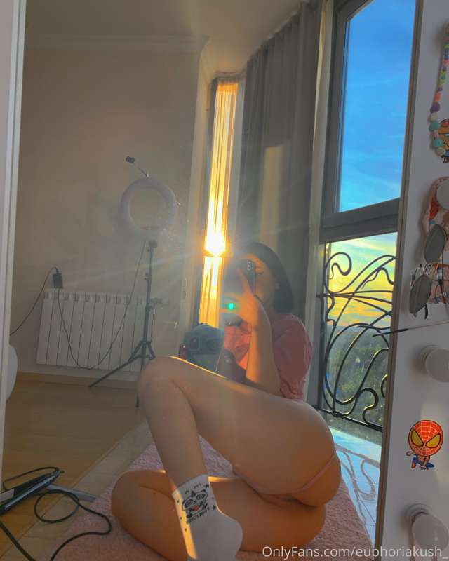 🧚🏻‍♀️ 1