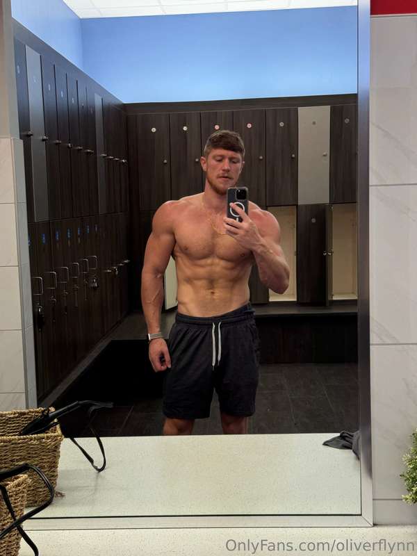 Just finished a killer session at the gym 💦🔥 Ready to take t..