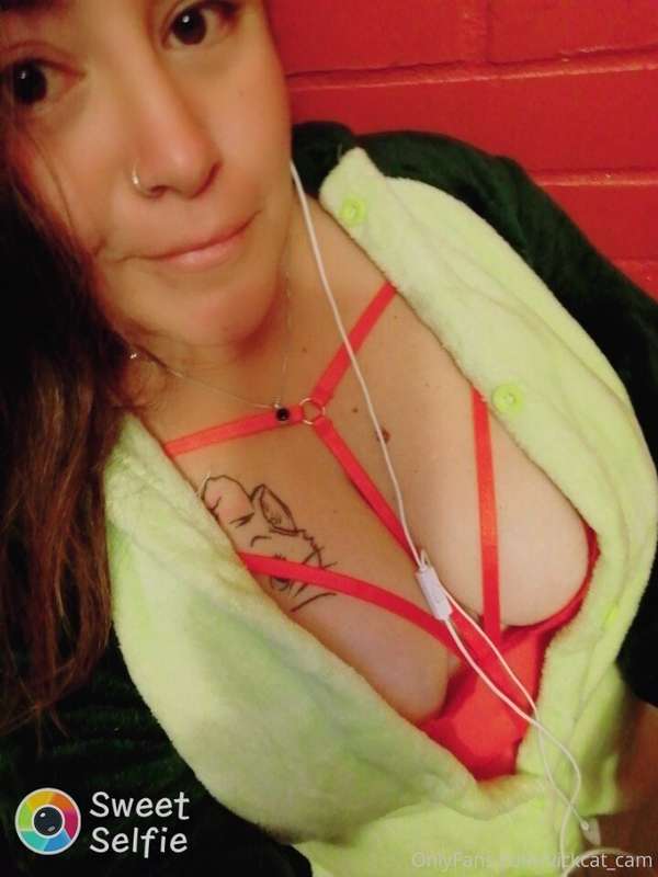Una gata convertida en cocodrilo sexy🖤❤️🔥😍
