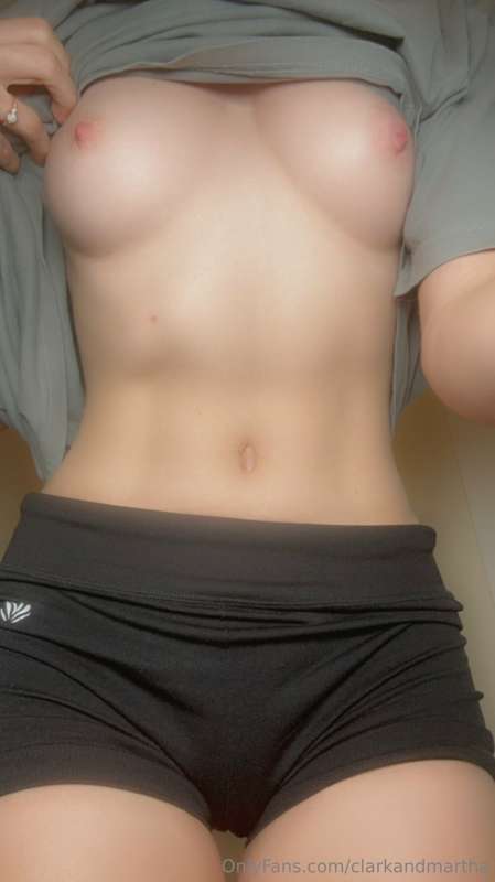 Hi 🥰 I just wanted to show you my abs and pussy 💕😇