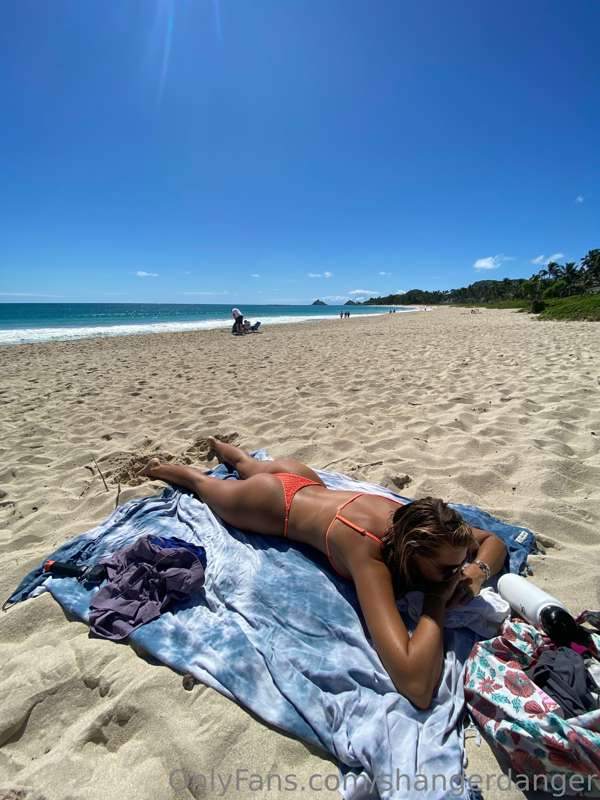 POV beach day with britt while she works on her tan and mode..