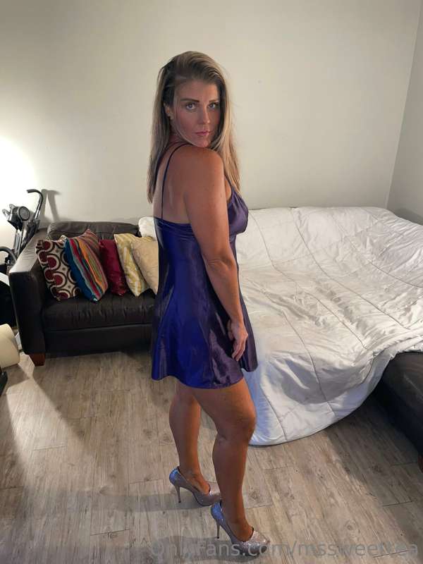 How do I look in satin 💋 be honest ? 15