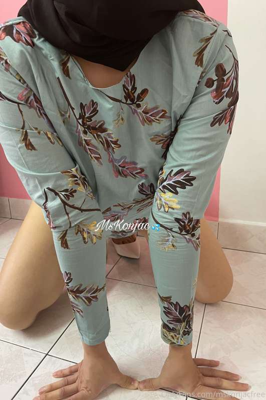 Unlock to remove the clothes off me! 😋 2