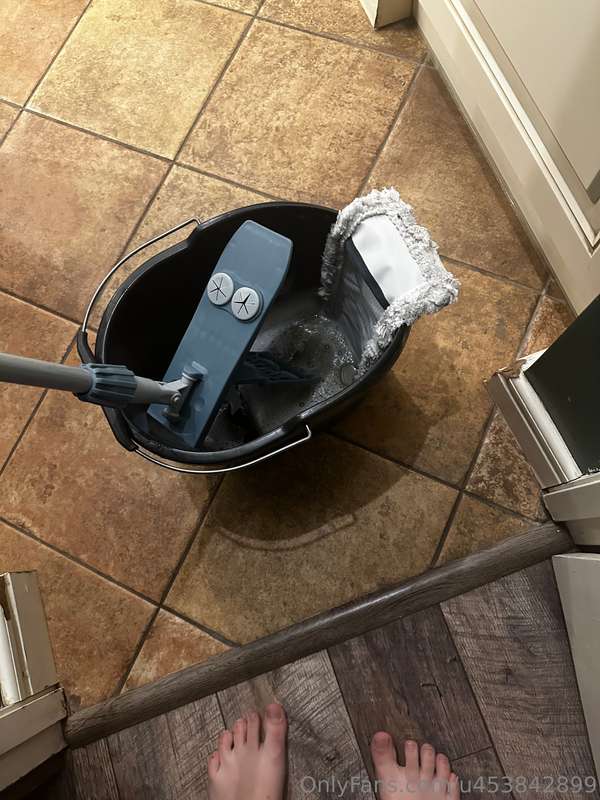 I absolutely love cleaning floors! And just cleaning at home.. 2