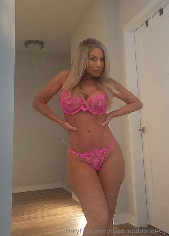 Hottttt pink humpday 😘😘😊 1