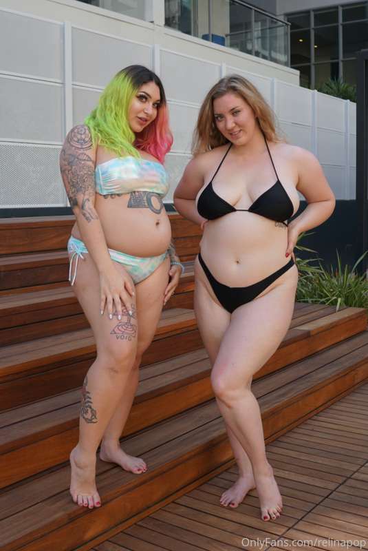 Pool day with @goodgirlgrow  💕‼️ 4