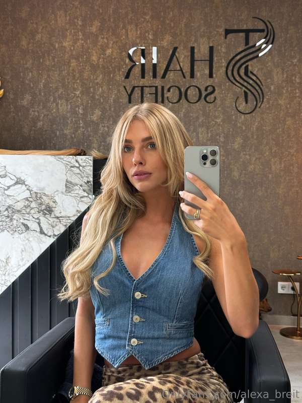 good hair… naughty mood 💅💋 how about you mess it up a little.. 1