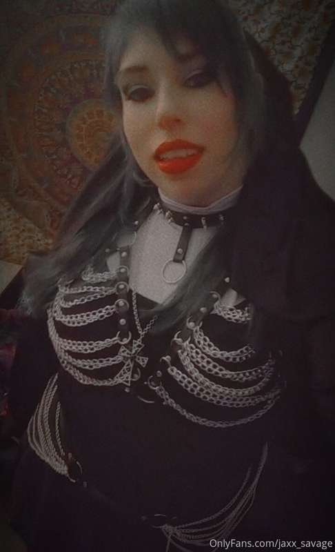 Helloween vibes 🖤🎃🧹🦇 Some pictures feature the beautiful sex.. 19