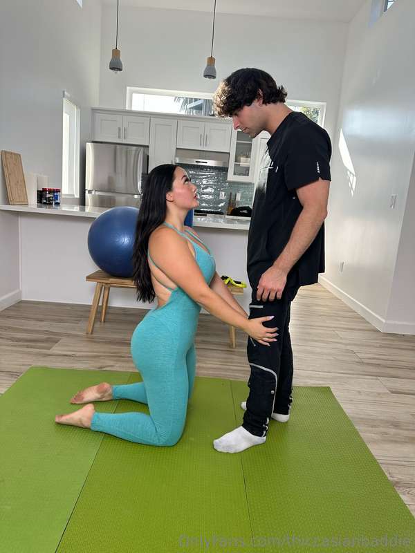 Have you seen all my Stretch Masters videos? 🤪 Slide in the ..